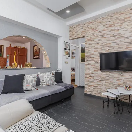 Apartment Stunning In With Kitchen *