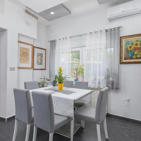 2 Bedroom Beautiful In Lejlighed *