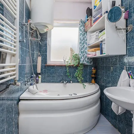 Stunning In With Kitchen