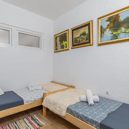 2 Bedroom Beautiful In Lejlighed Vodnjan